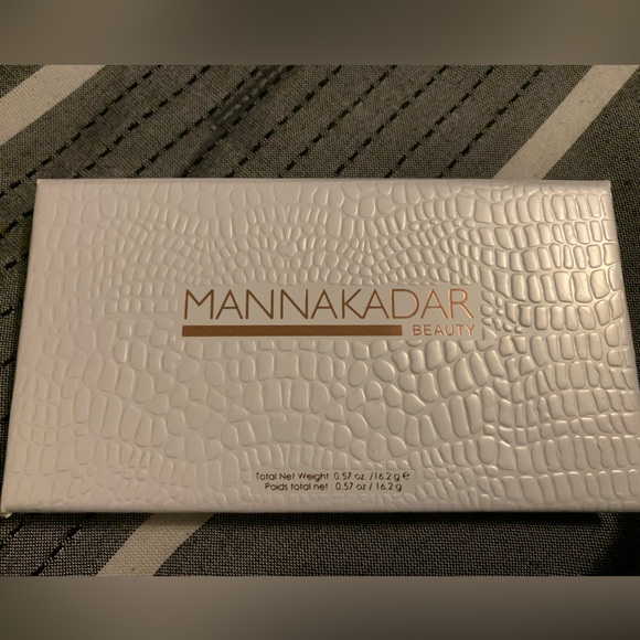 Manna Kadar Goddess palette - Picture 2 of 3